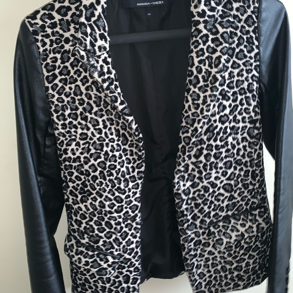 Blazer - Picture 3 of 7